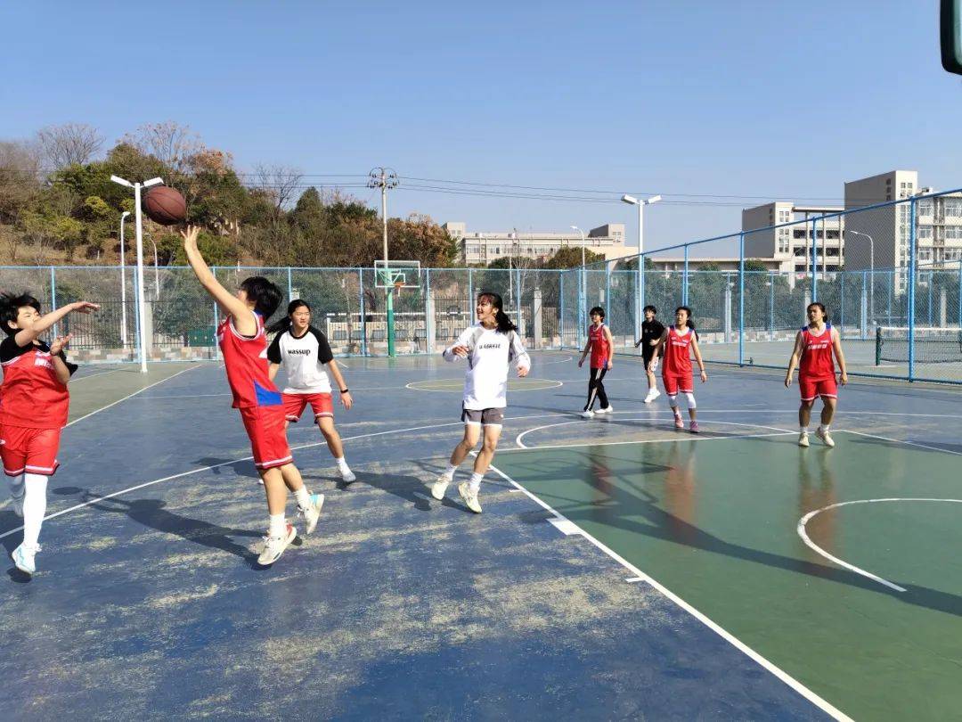 包含全面升级的智能训练设施助力青少年篮球训练提速的词条